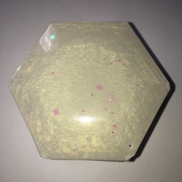 Cream box - Picture 1 of 2